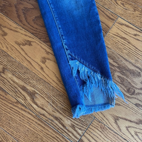 KanCan Skinny Mid Rise Frayed Cross Over Hem Jeans Size 26 - Picture 4 of 7